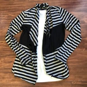 Maurice’s - Black and Grey long open sleeve T